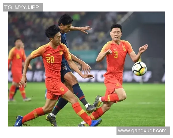 越南U18与新加坡U18激战正酣青年足球赛场上的精彩对决