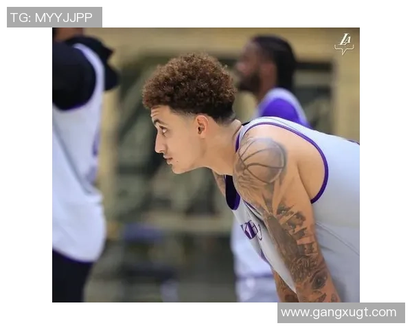 场均16+8沦人物球员？还差30天41岁入轻松形式：老詹满脸笑脸证全部